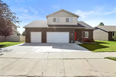 Exterior - 1731 25th St W, Williston, ND 58801 photo 4 of 10