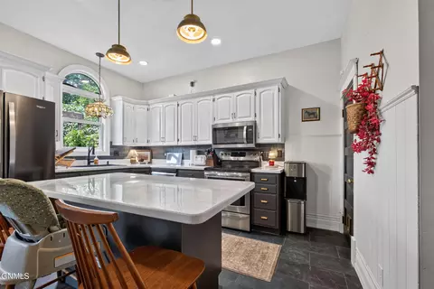 Kitchen - 811 1st Ave E, Williston, ND 58801 photo 4 of 6