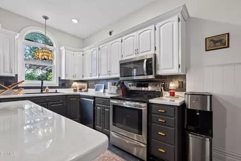 Kitchen - 811 1st Ave E, Williston, ND 58801 photo 5 of 6