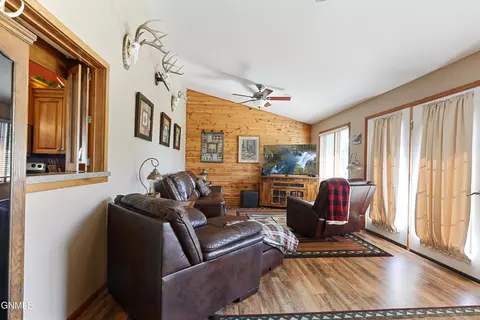 Living - 1525 Creekside Dr W, Williston, ND 58801 photo 5 of 6