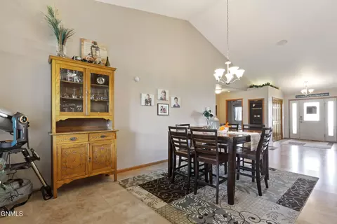 Dining - 1525 Creekside Dr W, Williston, ND 58801 photo 3 of 4