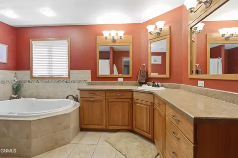 Bath - 1525 Creekside Dr W, Williston, ND 58801 photo 4 of 4