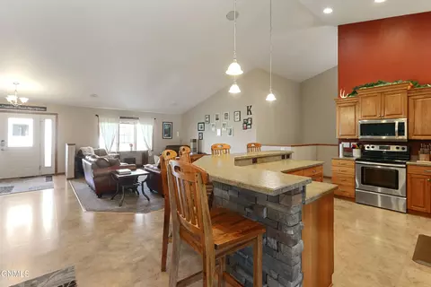 Kitchen - 1525 Creekside Dr W, Williston, ND 58801 photo 4 of 5