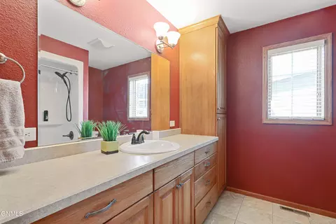 Bath - 1525 Creekside Dr W, Williston, ND 58801 photo 1 of 4