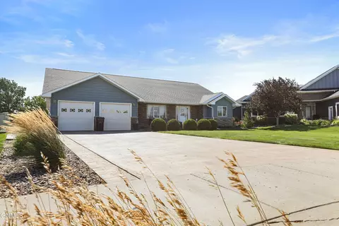 Exterior - 1525 Creekside Dr W, Williston, ND 58801 photo 2 of 7