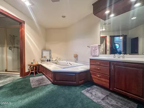 Bath - 679 38th Ave NE, Bowdon, ND 58418 photo 7 of 11