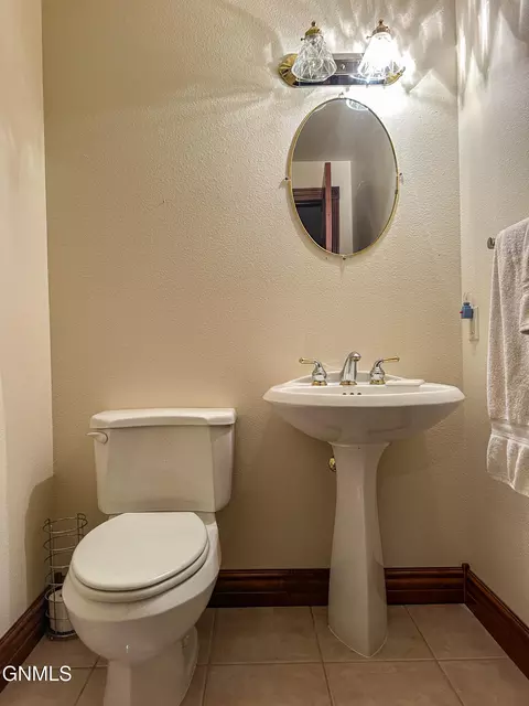 Bath - 679 38th Ave NE, Bowdon, ND 58418 photo 9 of 11