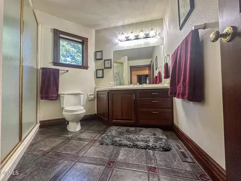 Bath - 679 38th Ave NE, Bowdon, ND 58418 photo 1 of 11