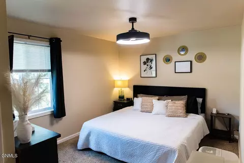 Bedroom - 209 5th St NE, Mandan, ND 58554 photo 1 of 4