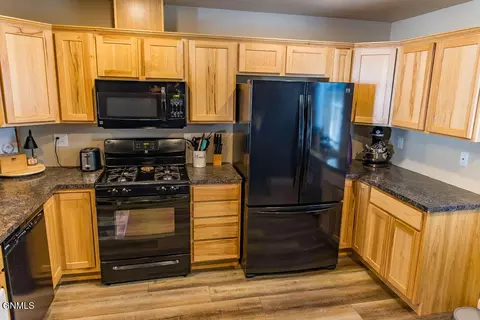 Kitchen - 209 5th St NE, Mandan, ND 58554 photo 3 of 4