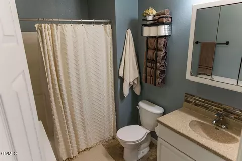 Bath - 209 5th St NE, Mandan, ND 58554 photo 1 of 2