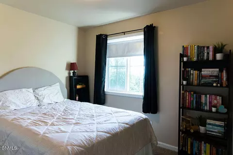 Bedroom - 209 5th St NE, Mandan, ND 58554 photo 3 of 4