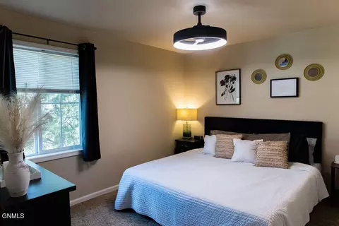 Bedroom - 209 5th St NE, Mandan, ND 58554 photo 2 of 4