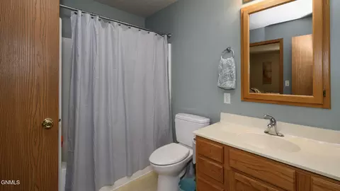 Bath - 4020 Arlington Dr S, Bismarck, ND 58503 photo 1 of 4