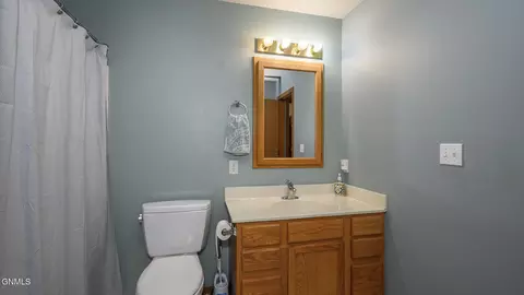 Bath - 4020 Arlington Dr S, Bismarck, ND 58503 photo 2 of 4