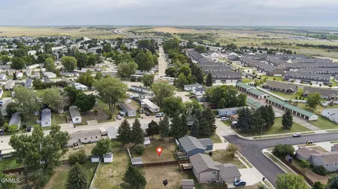 View/Area - 4020 Arlington Dr S, Bismarck, ND 58503 photo 2 of 13
