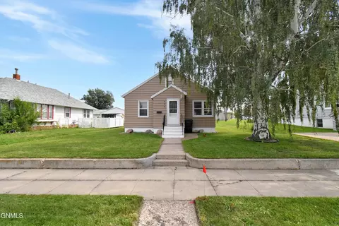 Exterior - 408 Washington Ave, Williston, ND 58801 photo 3 of 3