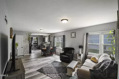 Entry Way - 408 Washington Ave, Williston, ND 58801 photo 2 of 3