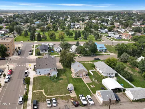 View/Area - 408 Washington Ave, Williston, ND 58801 photo 3 of 4