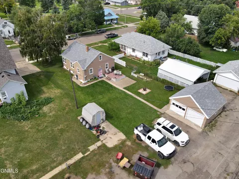 View/Area - 408 Washington Ave, Williston, ND 58801 photo 4 of 4