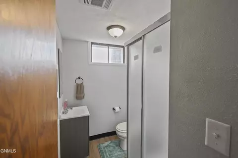 Bath - 408 Washington Ave, Williston, ND 58801 photo 2 of 2