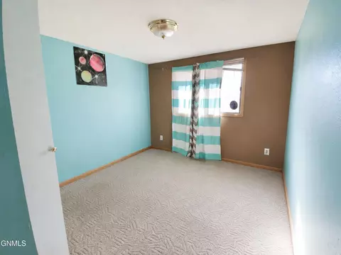 Bedroom - 2114 8th Ave E, Williston, ND 58801 photo 3 of 5