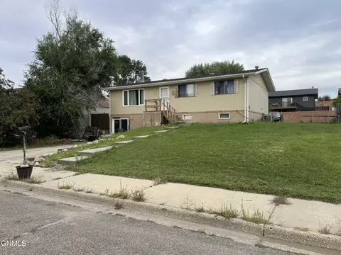 Exterior - 2114 8th Ave E, Williston, ND 58801 photo 2 of 3