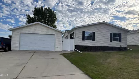4019 Chandler Ln, Bismarck, ND 58503