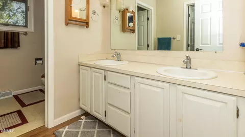 Bath - 1917 E Capitol Ave, Bismarck, ND 58501 photo 5 of 8