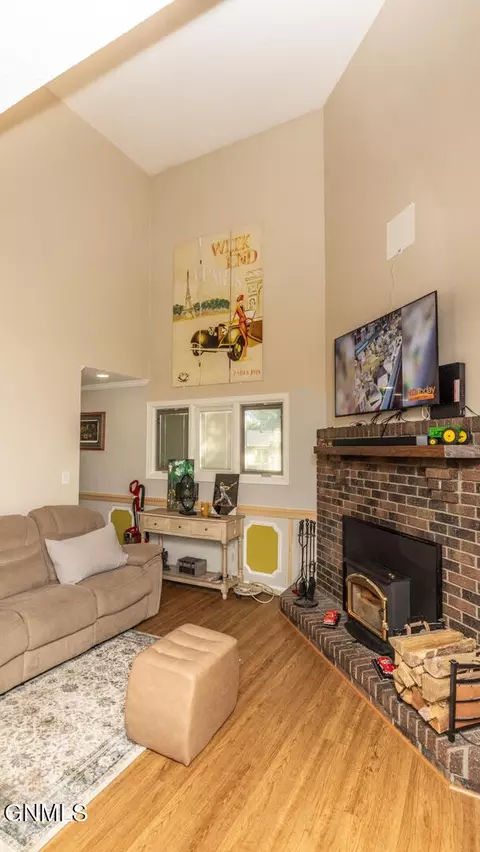 Living - 1917 E Capitol Ave, Bismarck, ND 58501 photo 1 of 1