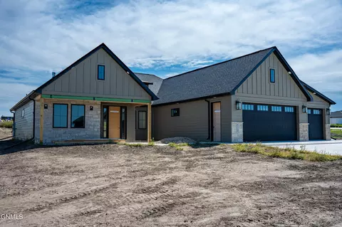 4113 Clairmont Rd, Bismarck, ND 58503 photo 3