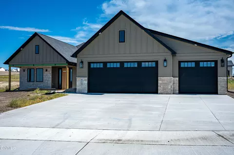 4113 Clairmont Rd, Bismarck, ND 58503 photo 2