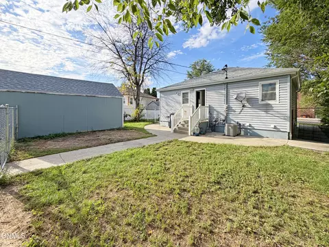 Exterior - 519 W Highland Dr, Williston, ND 58801 photo 2 of 4