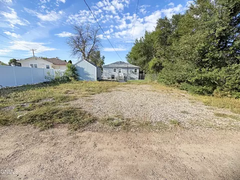 Exterior - 519 W Highland Dr, Williston, ND 58801 photo 3 of 4