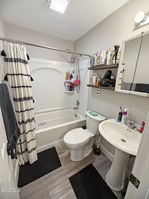 Bath - 519 W Highland Dr, Williston, ND 58801 photo 1 of 2