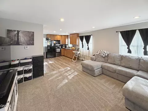 Living - 519 W Highland Dr, Williston, ND 58801 photo 1 of 3