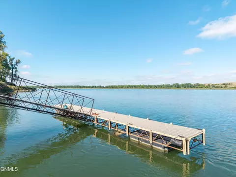 View/Area - 3228 River Dr N, Mandan, ND 58554 photo 7 of 8