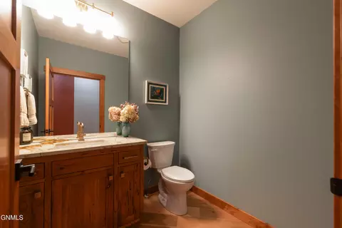 Bath - 3228 River Dr N, Mandan, ND 58554 photo 3 of 4