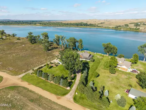 View/Area - 3228 River Dr N, Mandan, ND 58554 photo 4 of 8