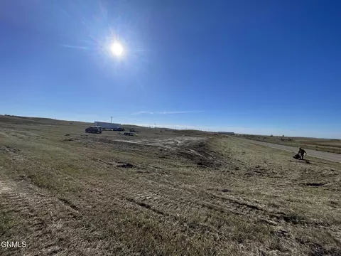 14670 Engberg St, Williston, ND 58801 photo 3