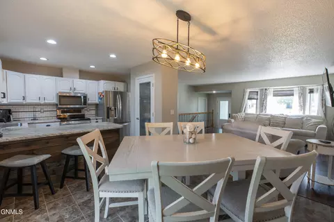 Dining - 910 20th St SE, Mandan, ND 58554 photo 1 of 3