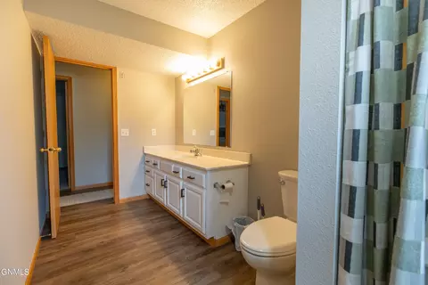 Bath - 910 20th St SE, Mandan, ND 58554 photo 3 of 3