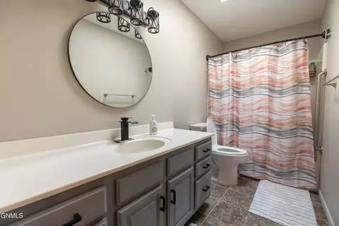 Bath - 910 20th St SE, Mandan, ND 58554 photo 1 of 3