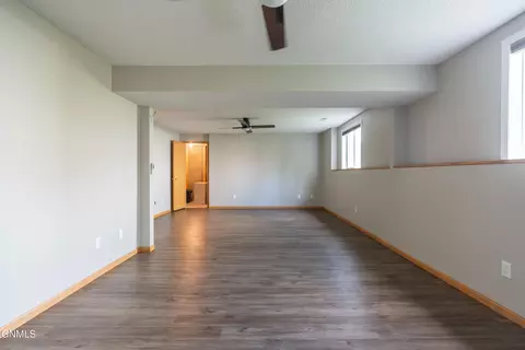 Living - 910 20th St SE, Mandan, ND 58554 photo 4 of 5