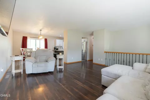 Living - 910 20th St SE, Mandan, ND 58554 photo 1 of 5