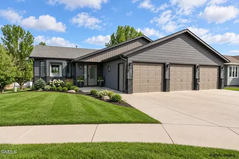 Exterior - 910 20th St SE, Mandan, ND 58554 photo 7 of 7