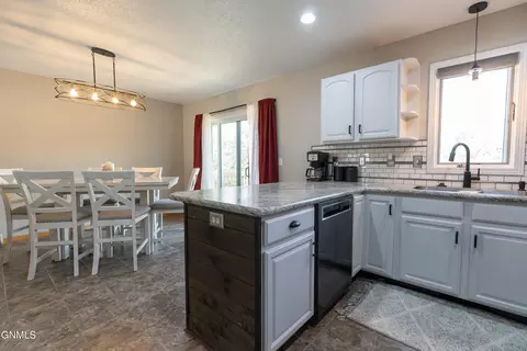 Kitchen - 910 20th St SE, Mandan, ND 58554 photo 4 of 4