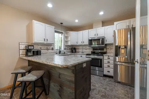 Kitchen - 910 20th St SE, Mandan, ND 58554 photo 1 of 4