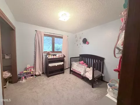 Bedroom - 509 Lohstreter Rd NW, Mandan, ND 58554 photo 3 of 6