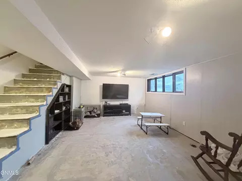 Living - 509 Lohstreter Rd NW, Mandan, ND 58554 photo 2 of 3